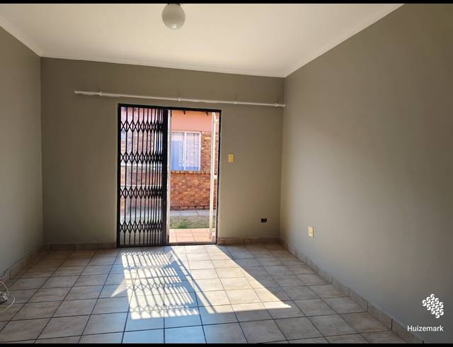2 BEDROOM TOWNHOUSE TO LET IN VAALPARK